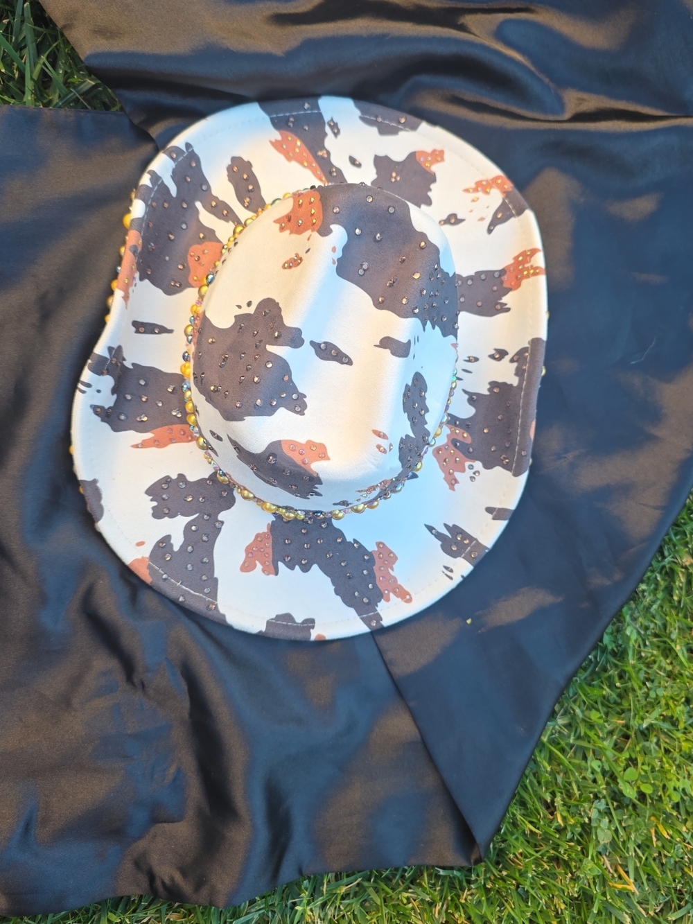 Patterned White, Brown Cowboy Festival, Stagecoach Custom Design Rhinestone Hat